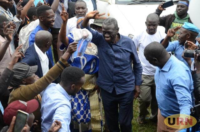 Besigye asks religious leaders to join forces of political change