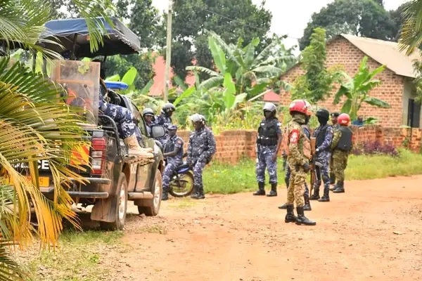Police mounts roadblocks to stop Bobi Wine meeting in Kamuli