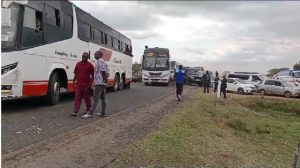 Residents block Narok highway to protest accident at Ntulele