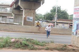 Madina-Adenta footbridges turn ‘white elephants’  • pedestrians abandon them  • prefer to cross busy highway