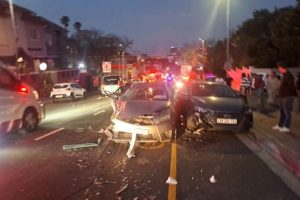 Cement truck crashes into 17 cars on Kloof Nek Road – PICTURES