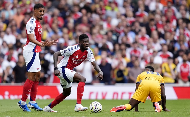 Spurs vs Arsenal match background