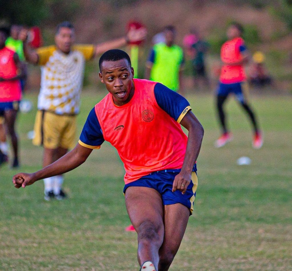 Kaizer Chiefs eye midfielder Salum: Contract and buy-out exposed