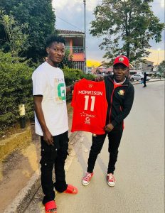 Enoch Morrison gifts Gor Mahia supporters chairman an Kotoko jersey