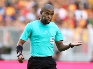 Referee Tom’s blunders stole spotlight in MTN8 final: Barker upset