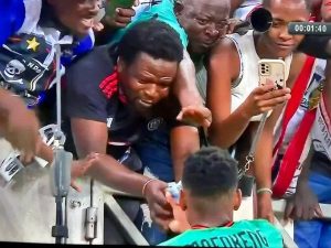 Pirates fans reward Mofokeng with CASH for scoring a screamer