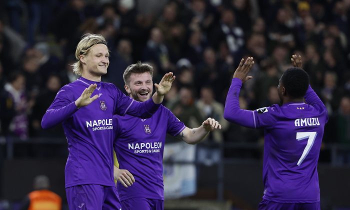 Ghanaian winger Francis Amuzu scores in Anderlecht’s 6-0 thrashing of Gent