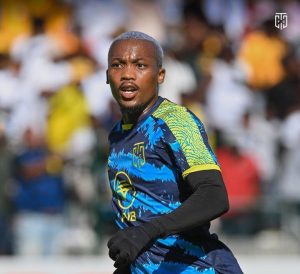 Khanyisa Mayo flirts with Kaizer Chiefs