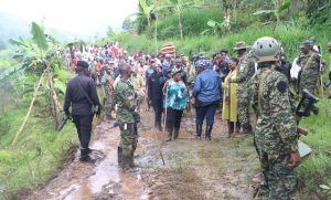 Bulambuli: Gov’t gives shs5 million to relatives of landslide victims